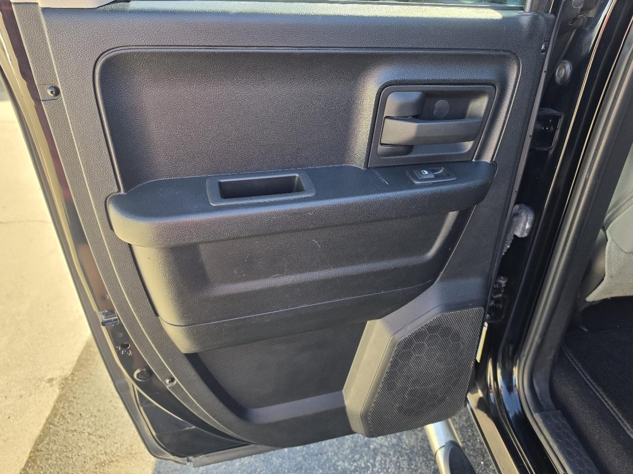 RAM 1500 4WD Quad Cab 140.5" Express 2014