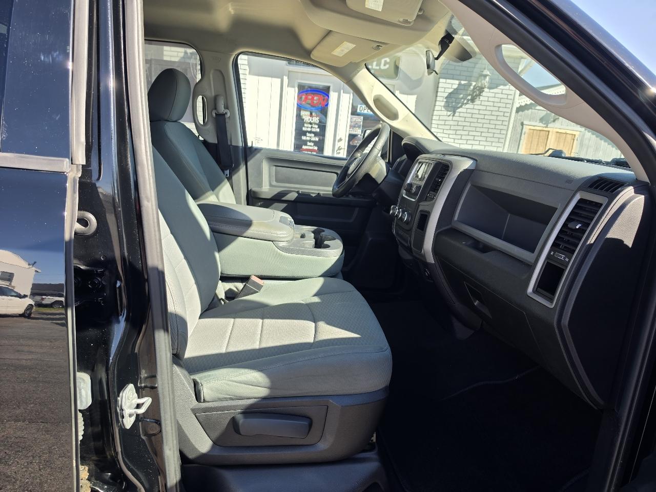 RAM 1500 4WD Quad Cab 140.5" Express 2014