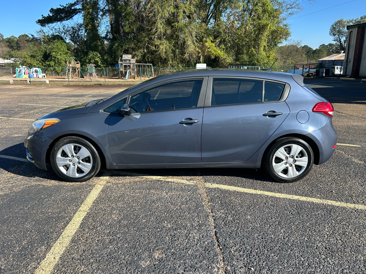 2016 Kia Forte 5-Door LX