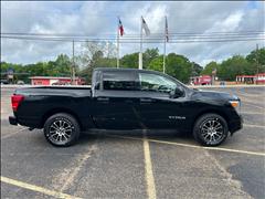 2022 Nissan Titan 