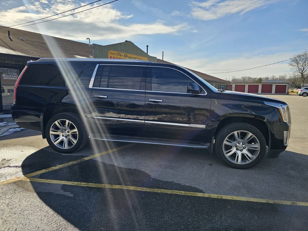 2015 Cadillac Escalade ESV Luxury photo 4