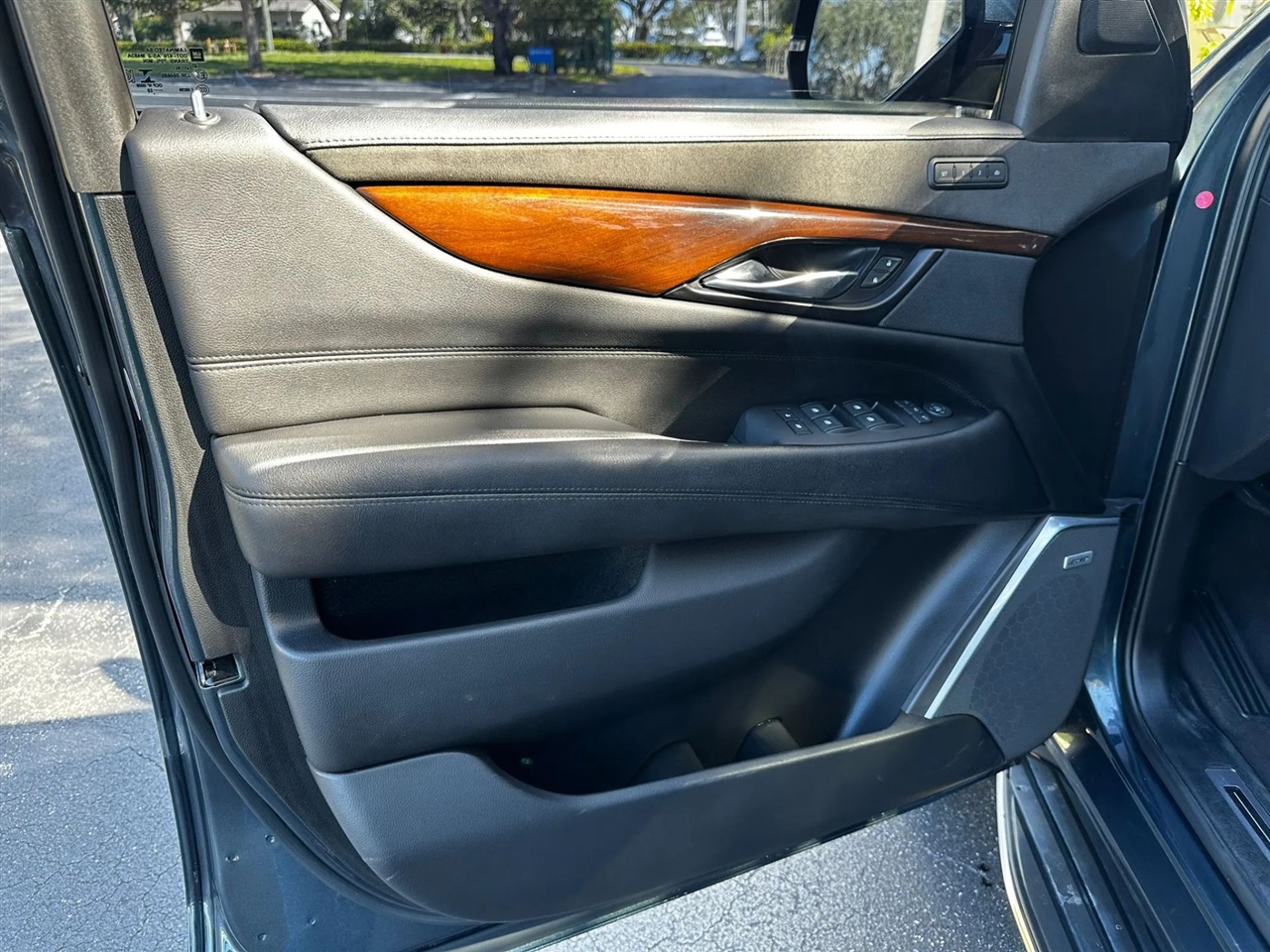 Cadillac Escalade ESV 2WD Luxury 2020 Cadillac Escalade ESV 2WD Luxury 2020
