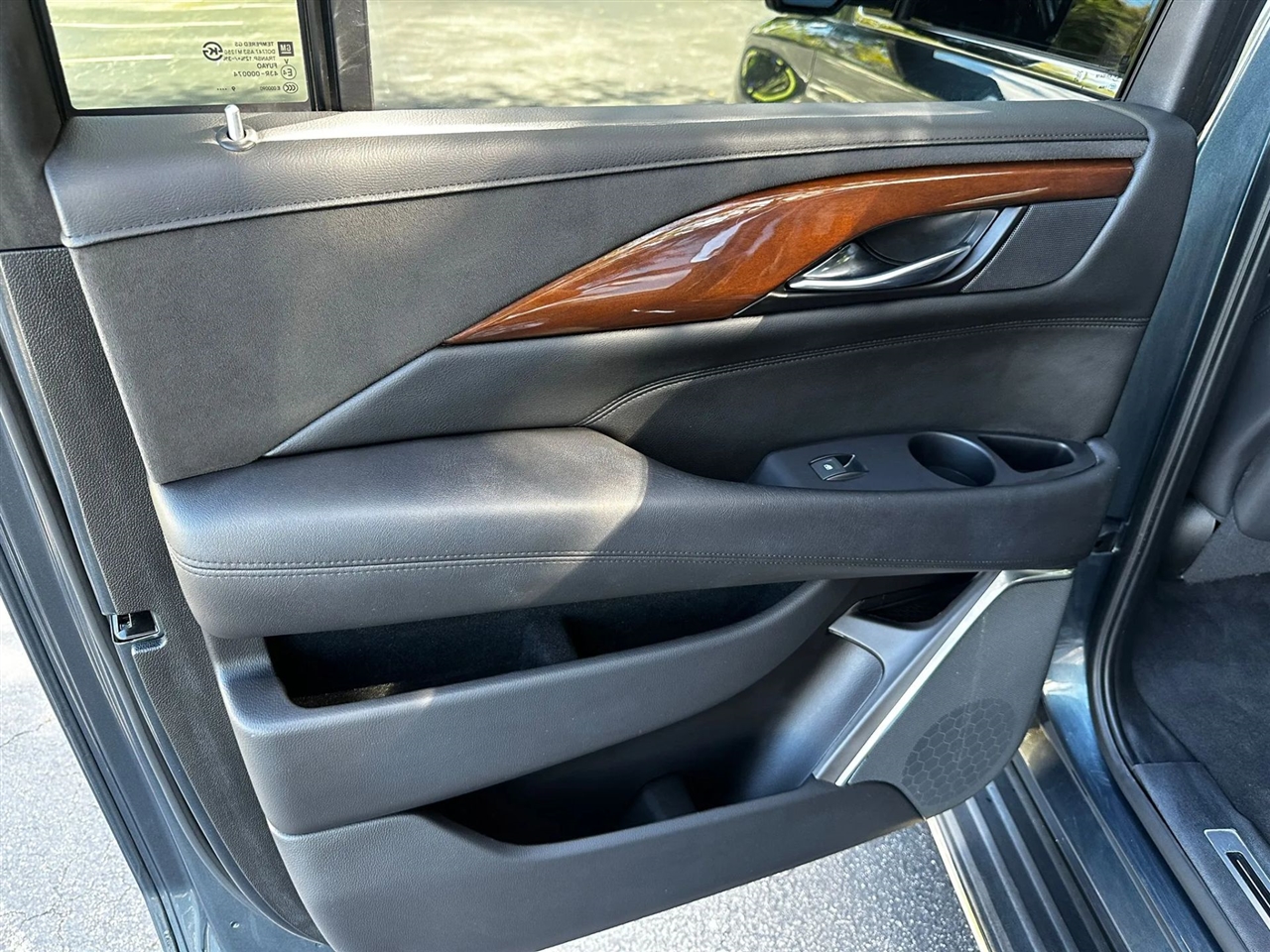 Cadillac Escalade ESV 2WD Luxury 2020 Cadillac Escalade ESV 2WD Luxury 2020