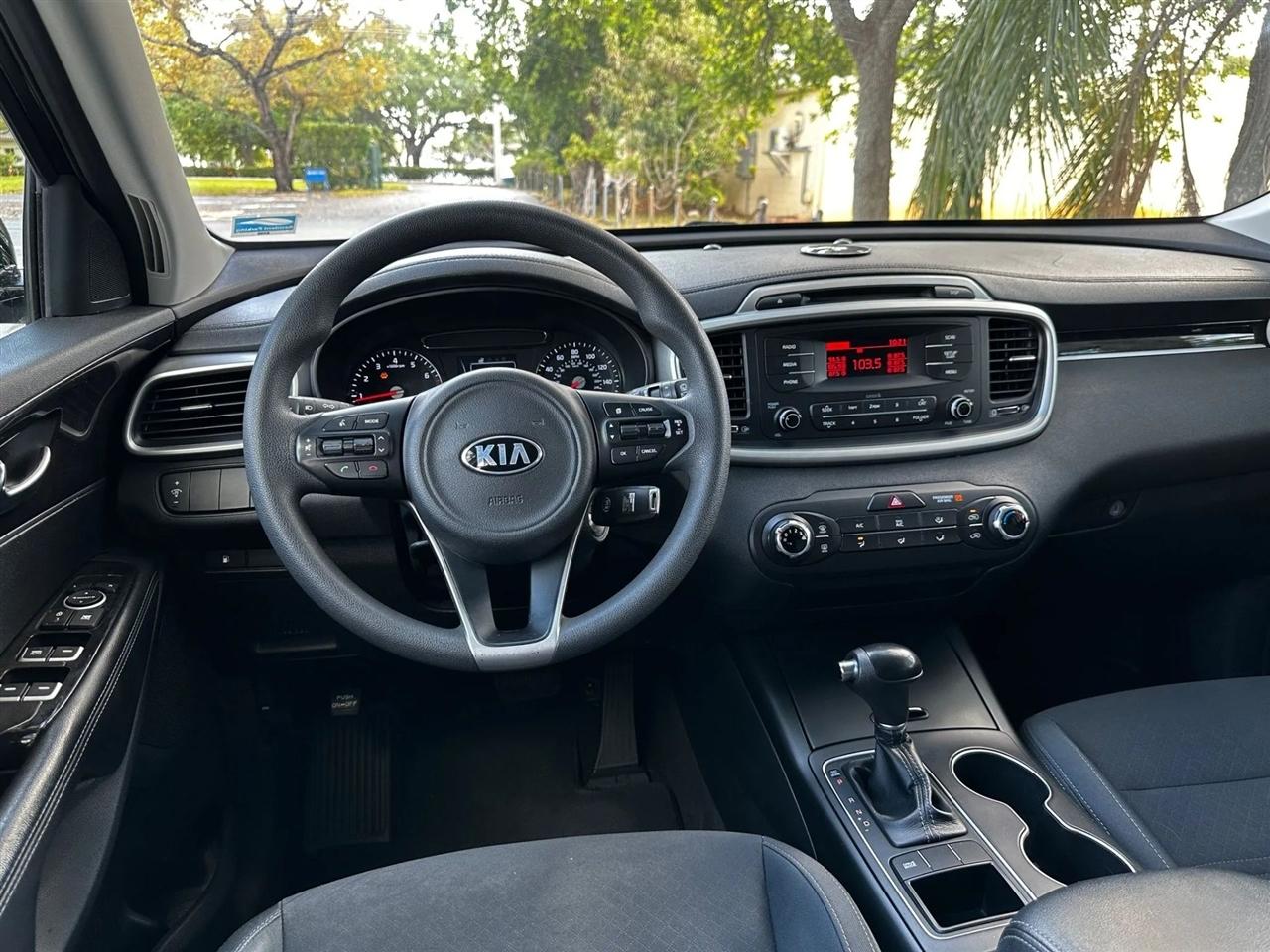 Kia Sorento L 2WD 2016