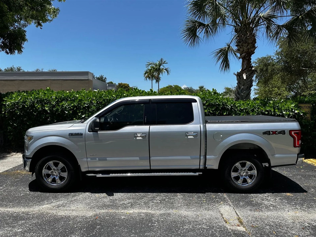 Ford F-150 XLT SuperCrew 5.5-ft. Bed 4WD 2016 Ford F-150 XLT SuperCrew 5.5-ft. Bed 4WD 2016