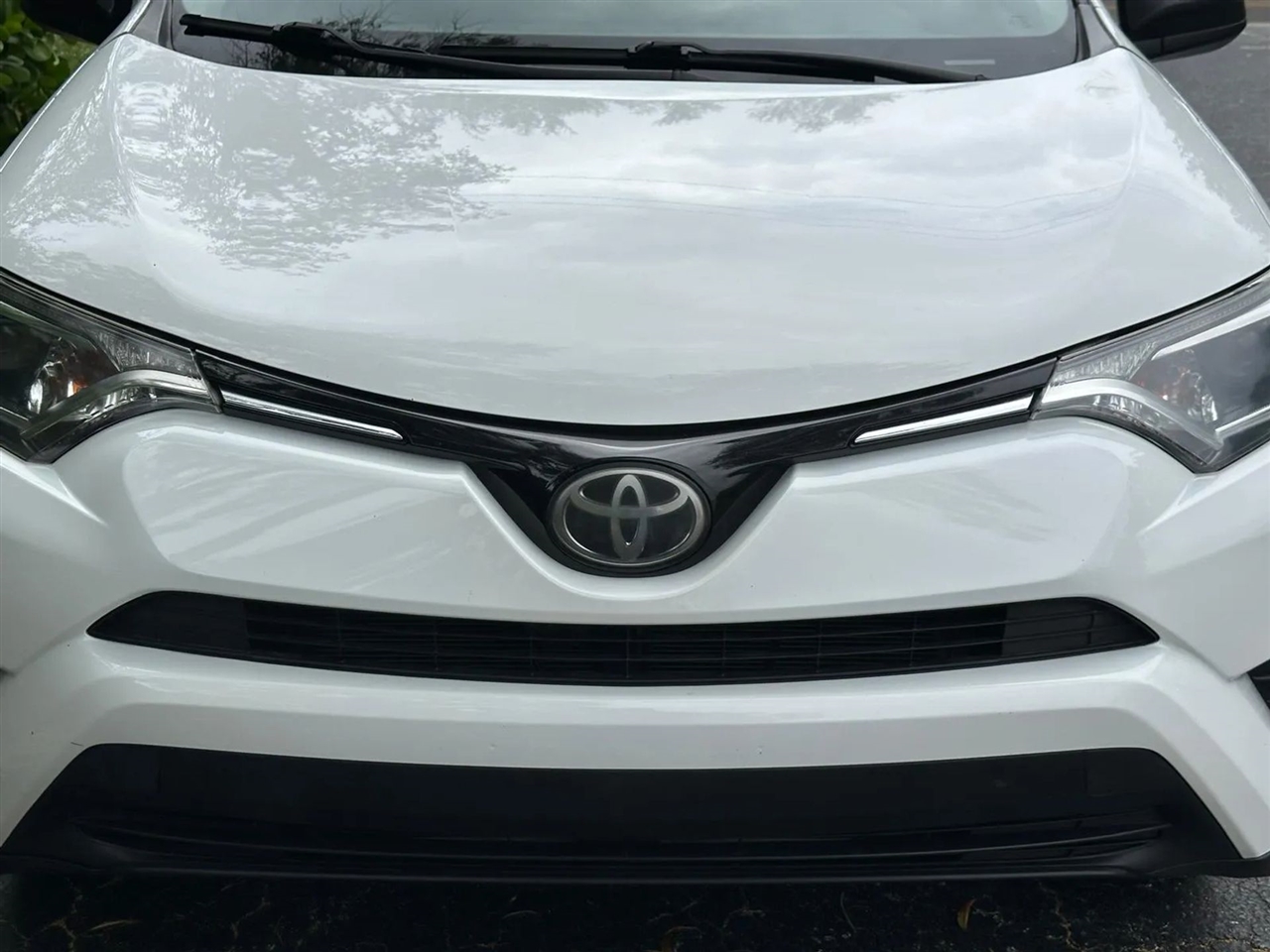 Toyota RAV4 LE FWD 2017