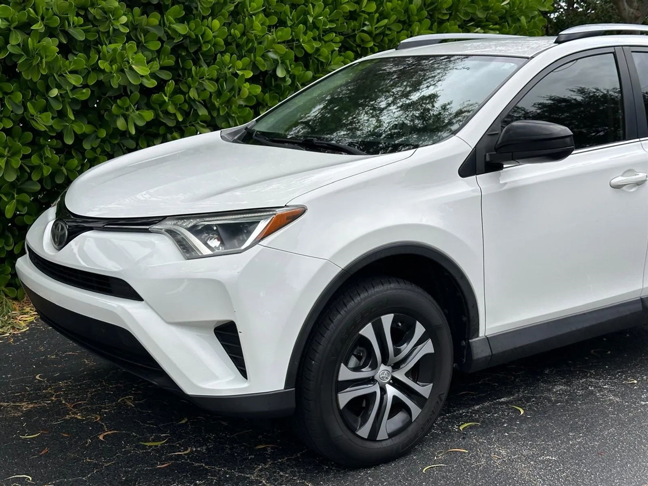 Toyota RAV4 LE FWD 2017