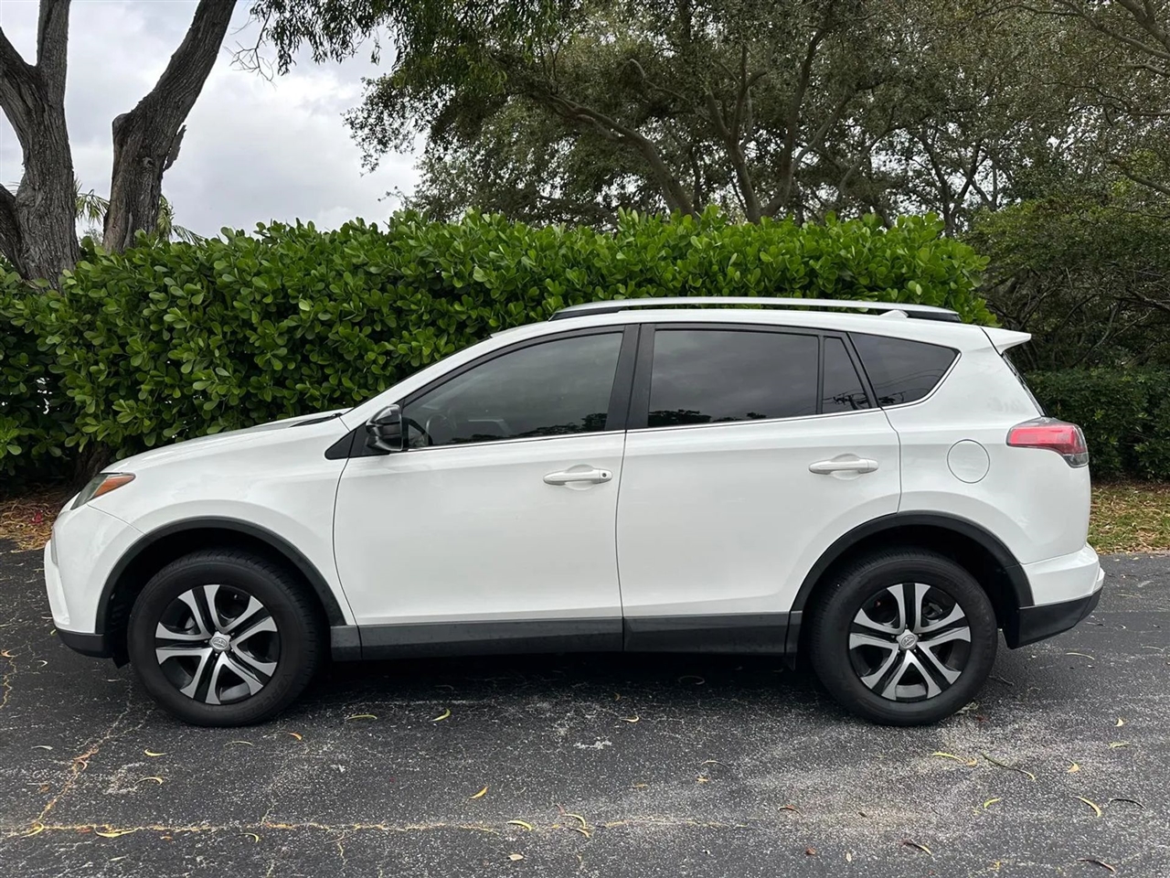 Toyota RAV4 LE FWD 2017