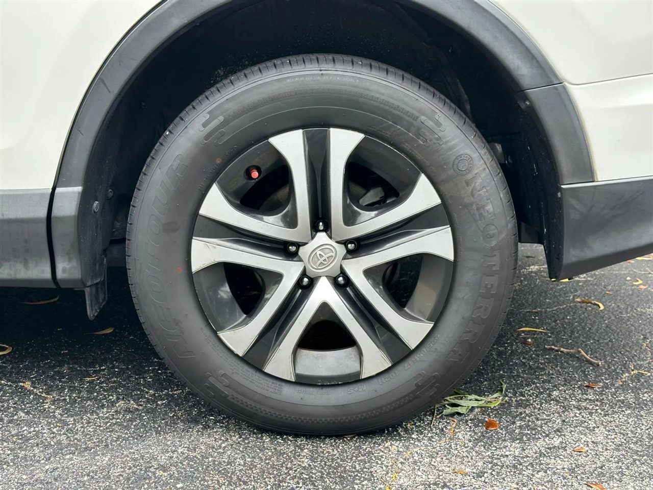 Toyota RAV4 LE FWD 2017