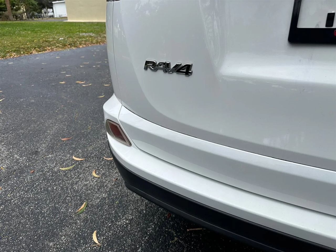 Toyota RAV4 LE FWD 2017