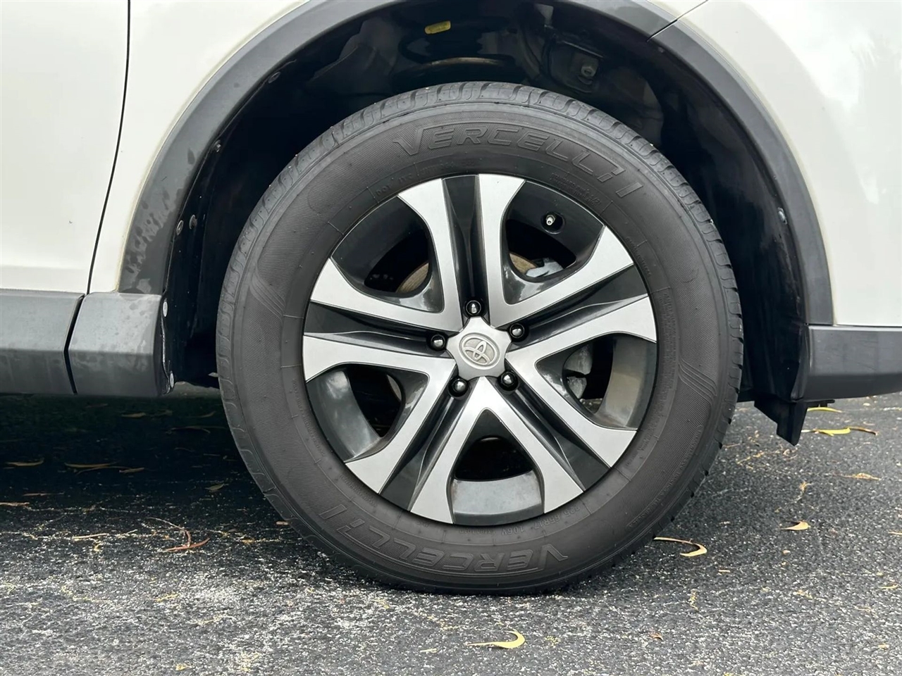 Toyota RAV4 LE FWD 2017