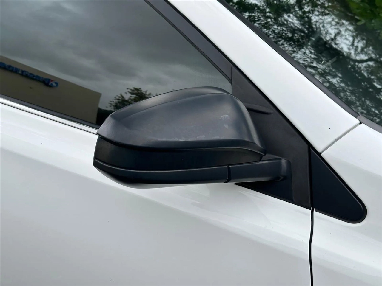 Toyota RAV4 LE FWD 2017