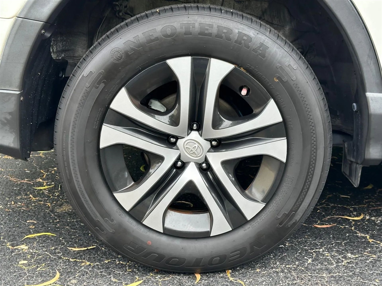 Toyota RAV4 LE FWD 2017