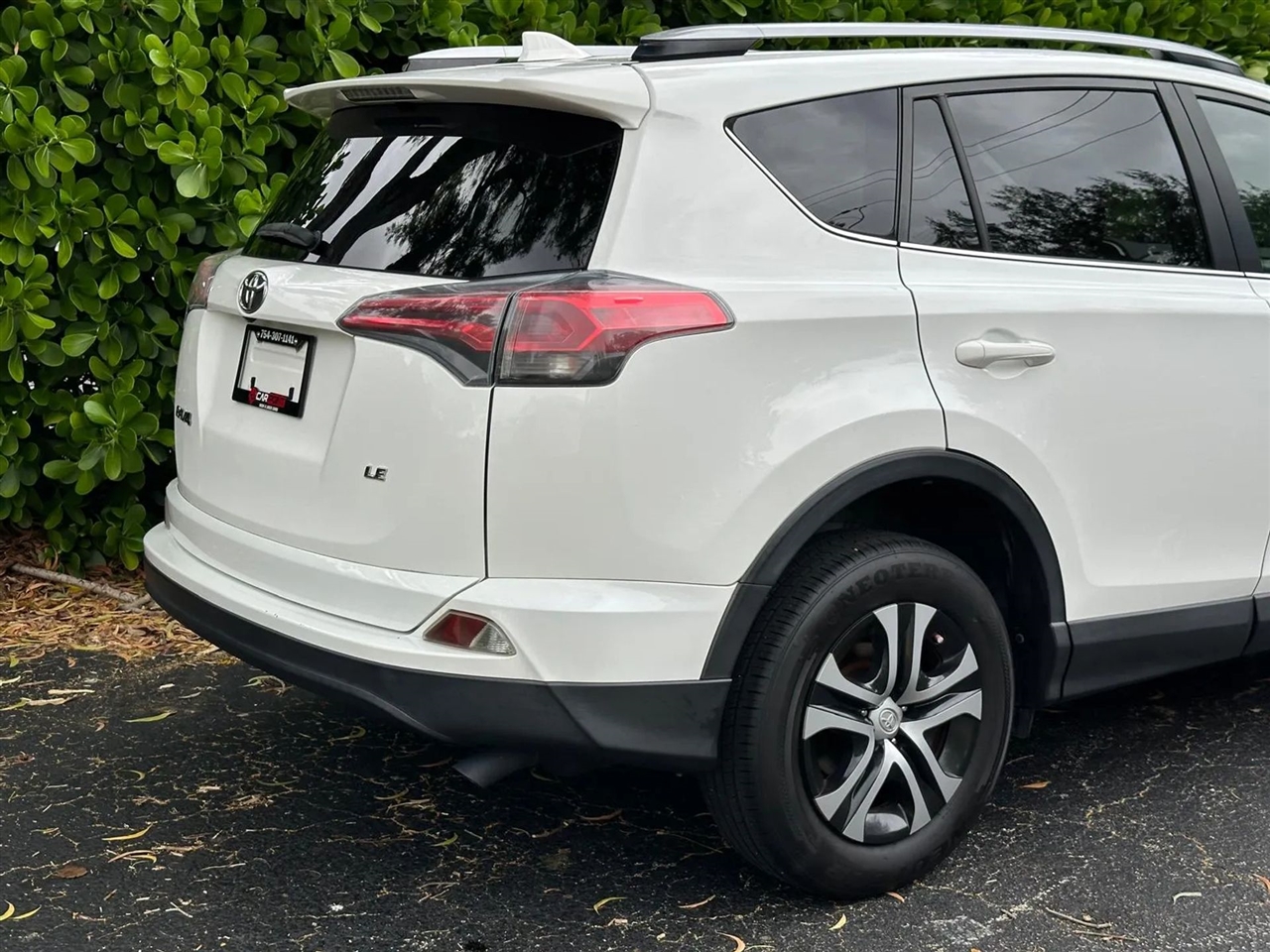 Toyota RAV4 LE FWD 2017