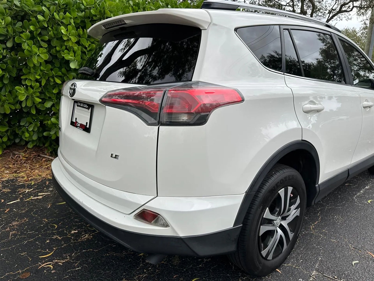 Toyota RAV4 LE FWD 2017