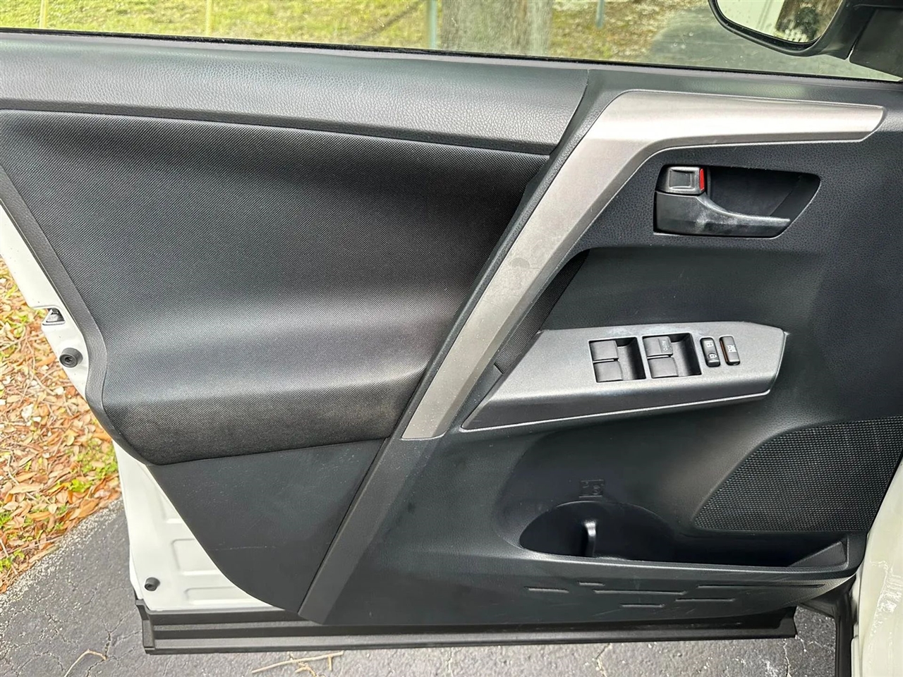 Toyota RAV4 LE FWD 2017