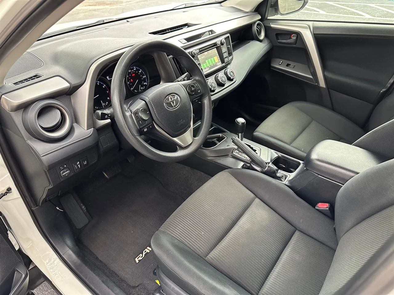 Toyota RAV4 LE FWD 2017