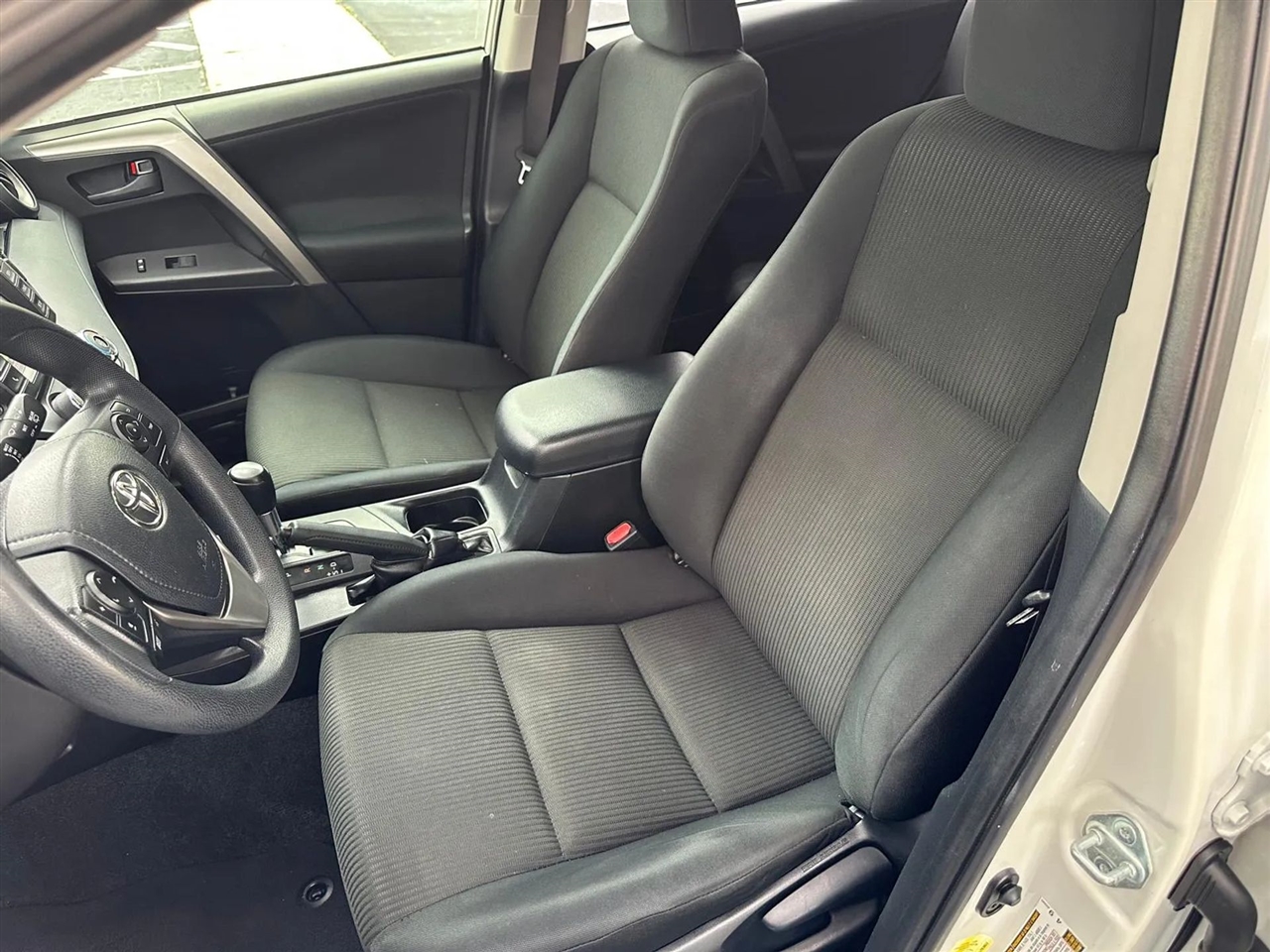 Toyota RAV4 LE FWD 2017