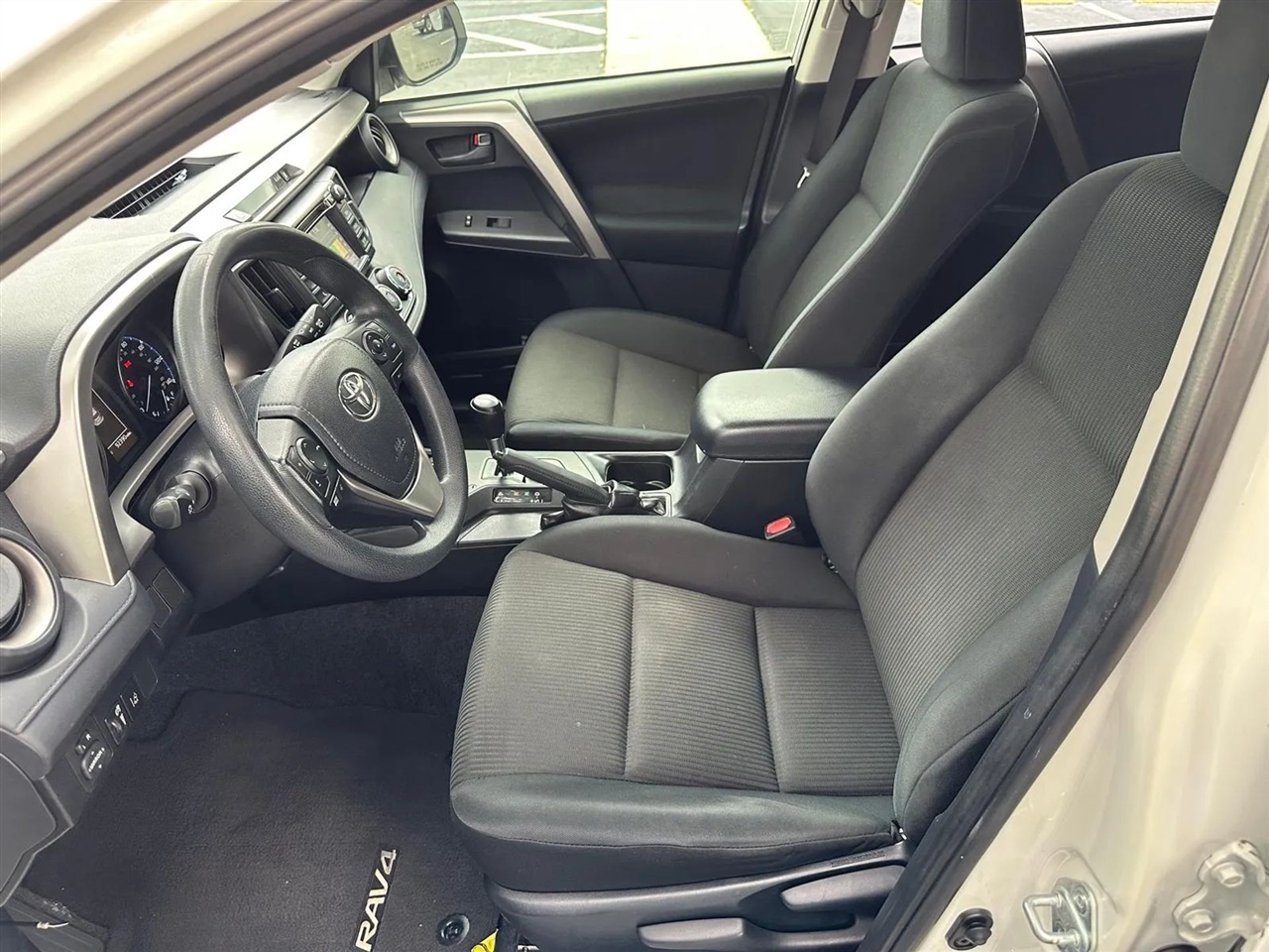 Toyota RAV4 LE FWD 2017