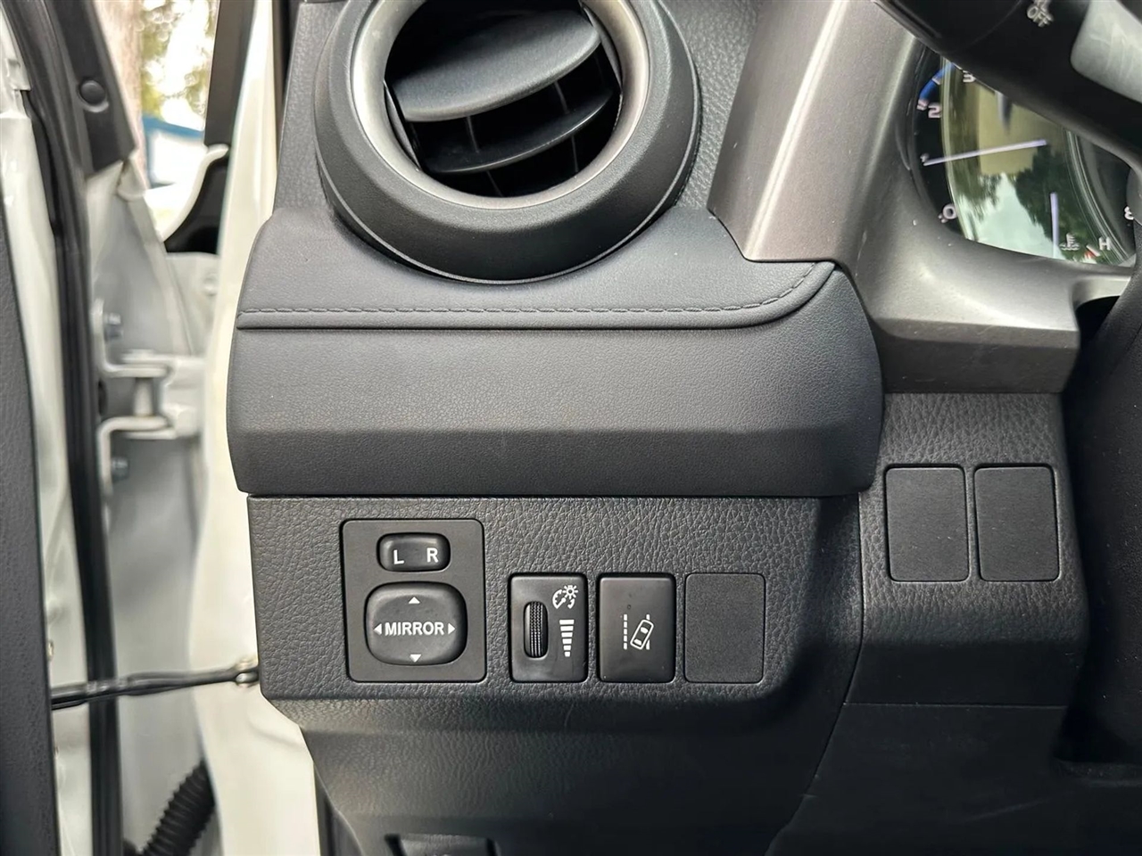 Toyota RAV4 LE FWD 2017