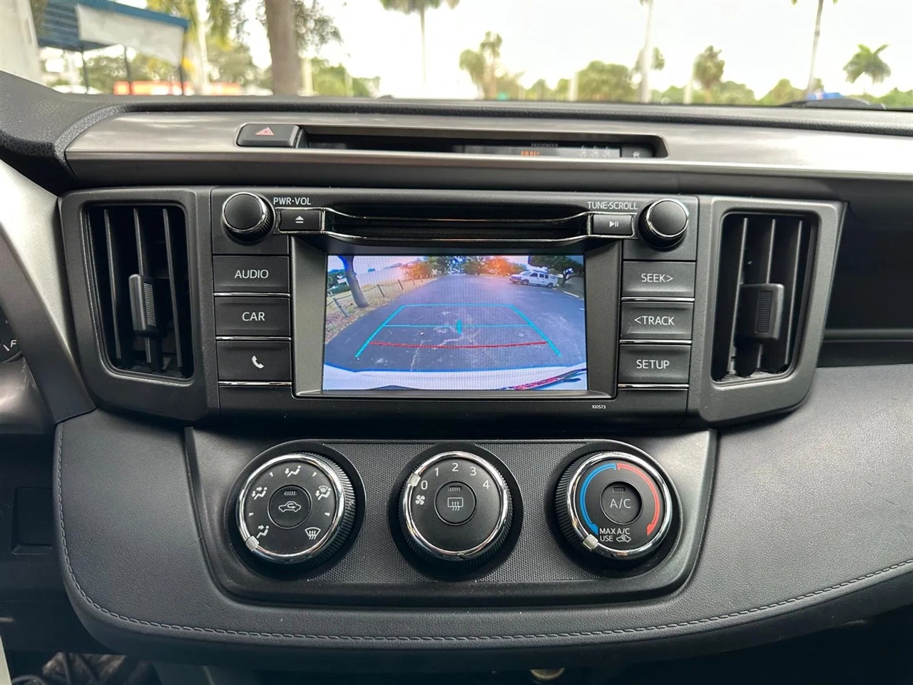 Toyota RAV4 LE FWD 2017