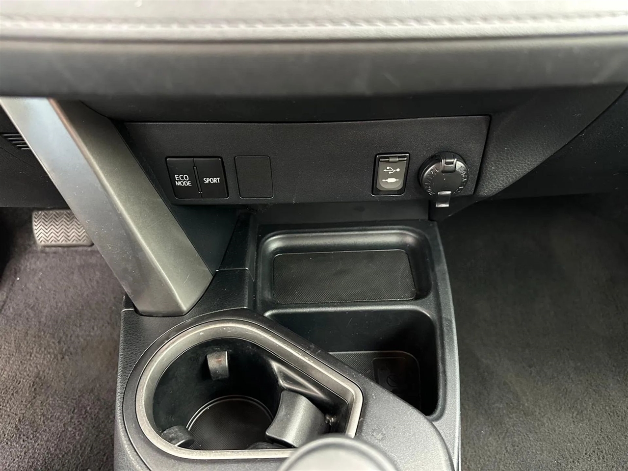 Toyota RAV4 LE FWD 2017