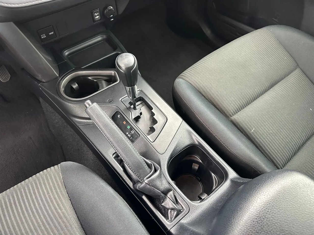 Toyota RAV4 LE FWD 2017