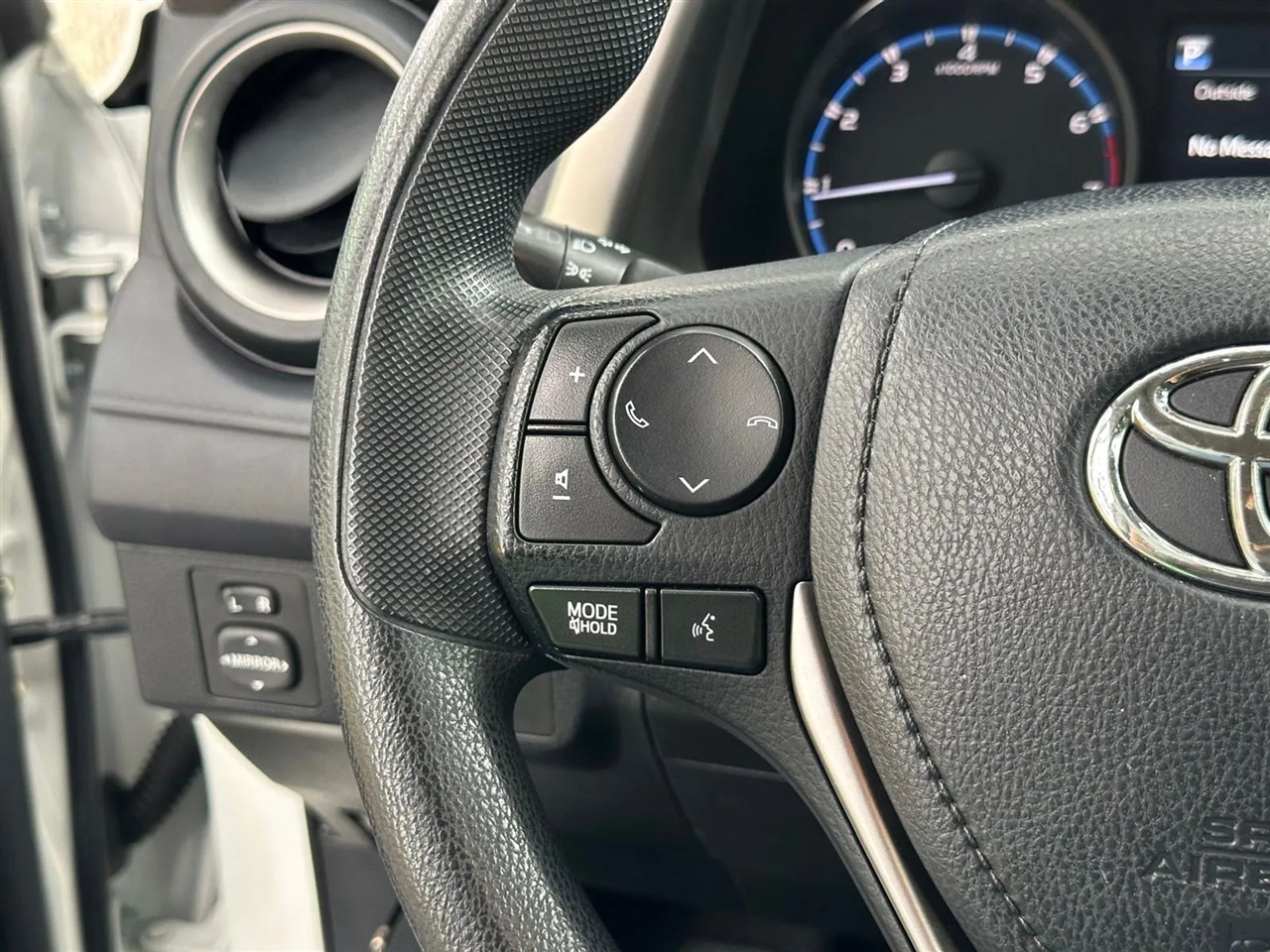 Toyota RAV4 LE FWD 2017