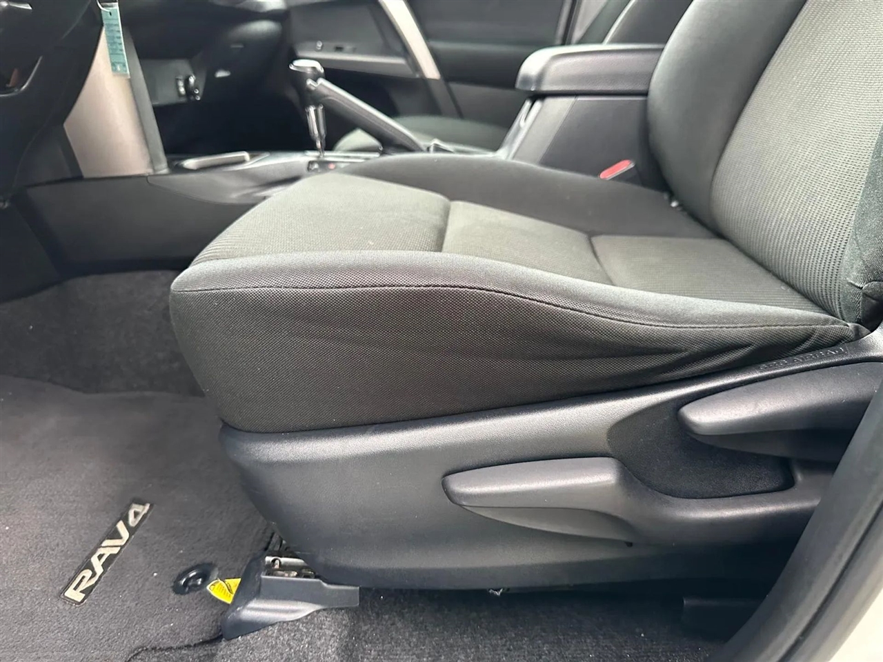 Toyota RAV4 LE FWD 2017