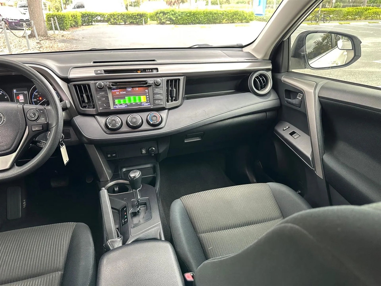 Toyota RAV4 LE FWD 2017