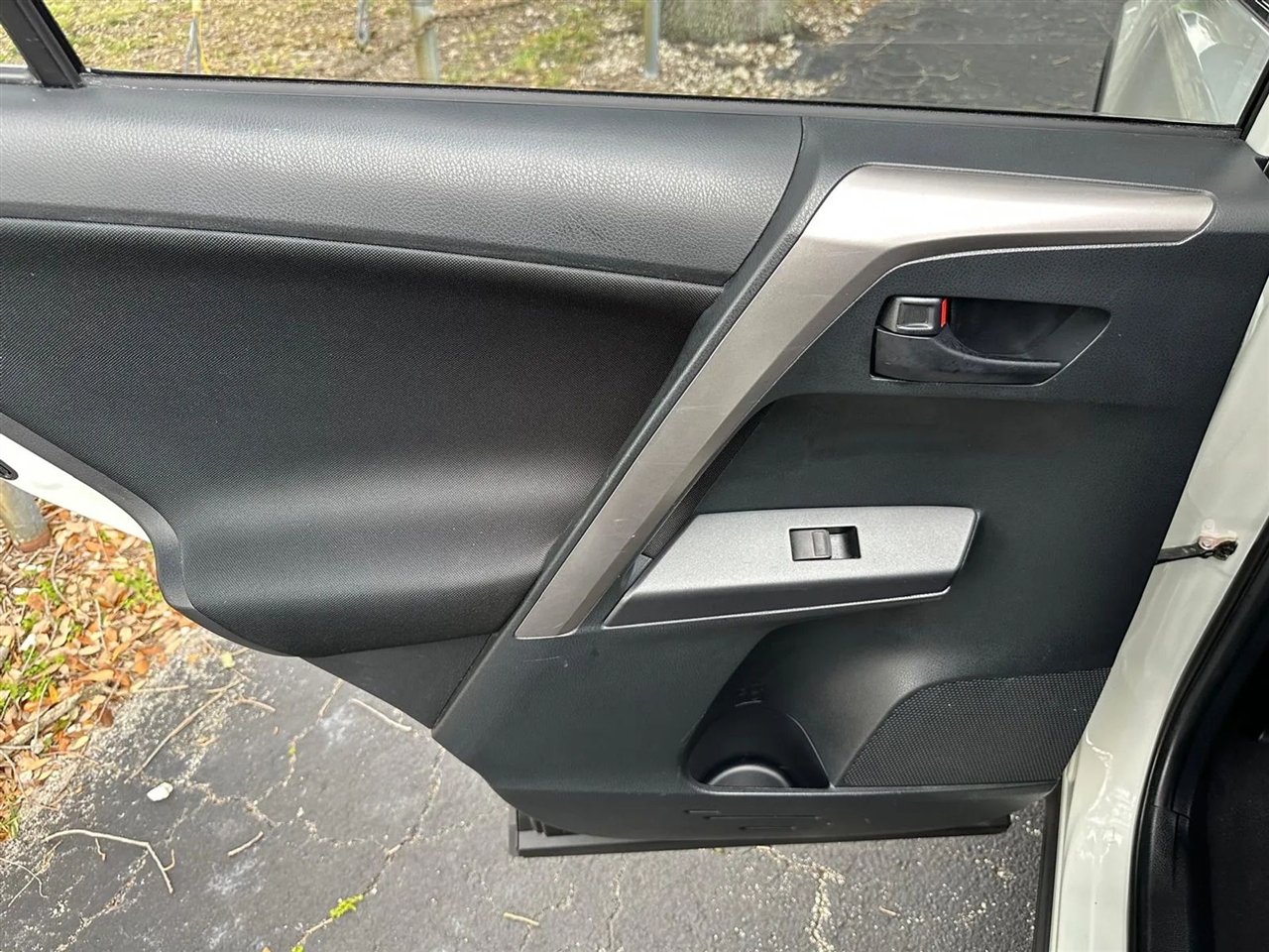 Toyota RAV4 LE FWD 2017