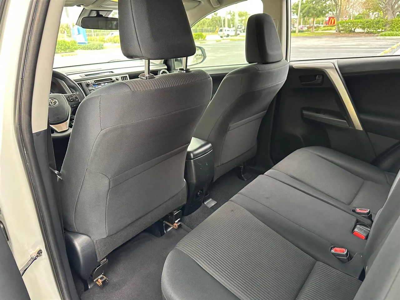 Toyota RAV4 LE FWD 2017