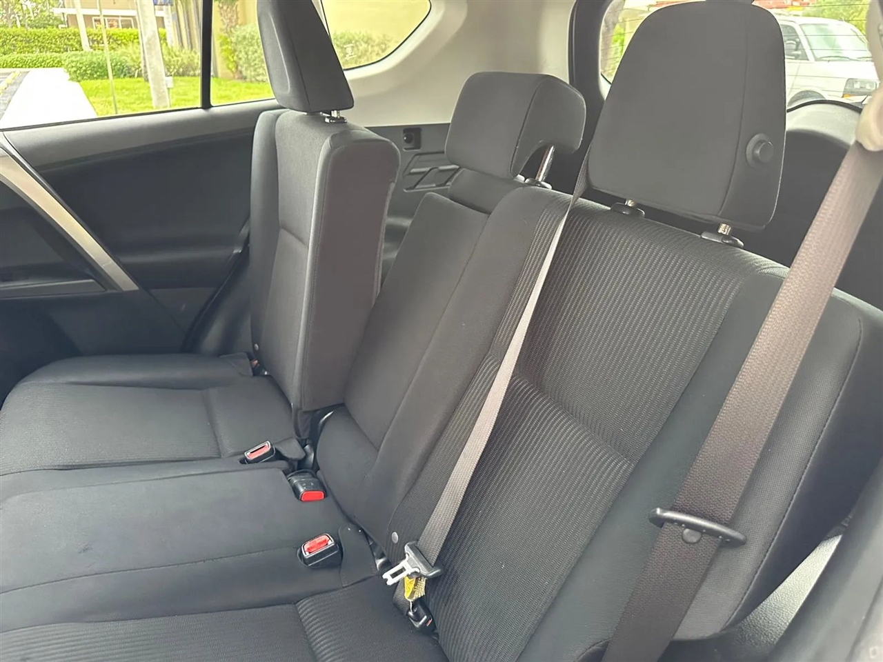 Toyota RAV4 LE FWD 2017