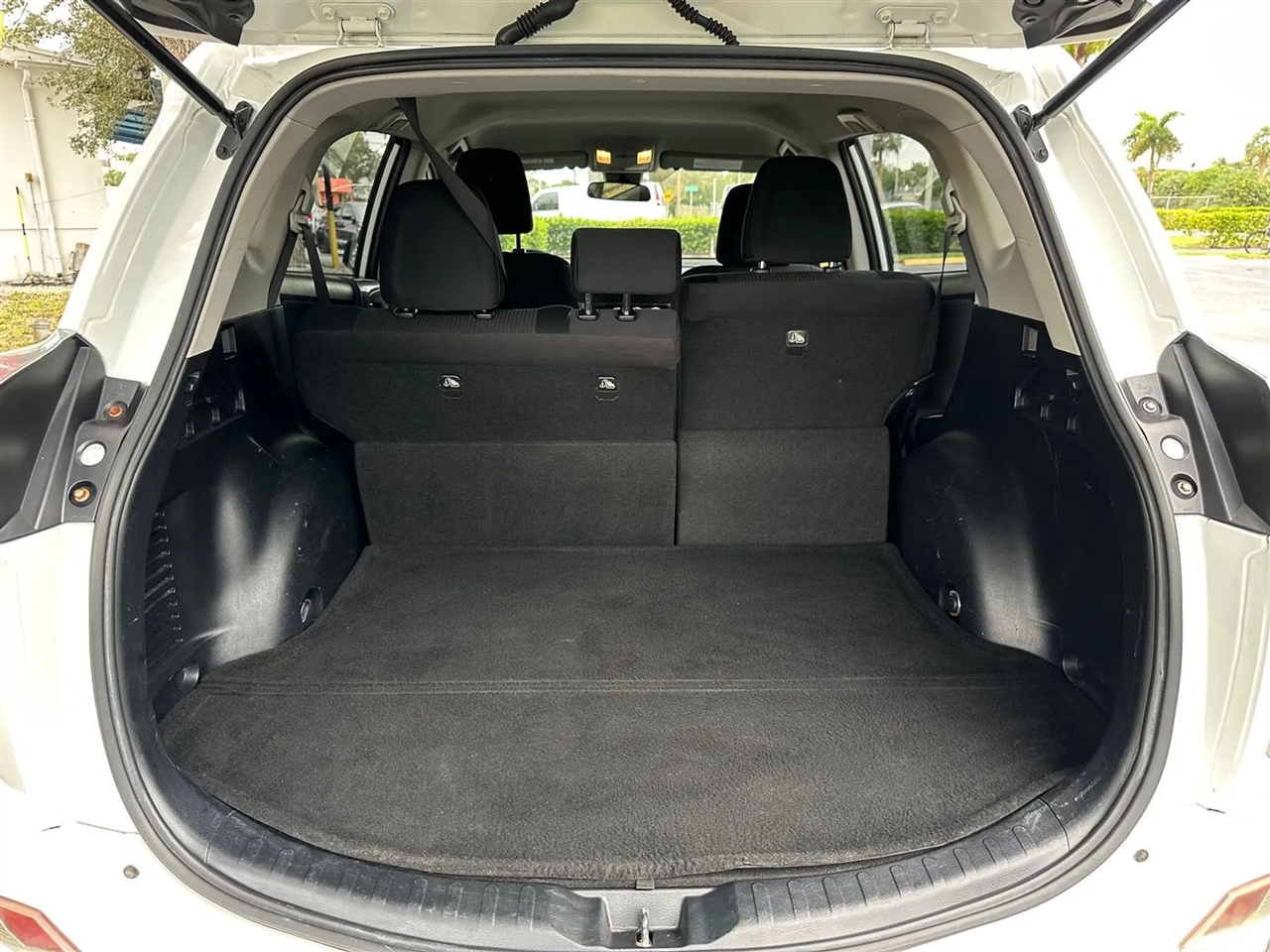 Toyota RAV4 LE FWD 2017