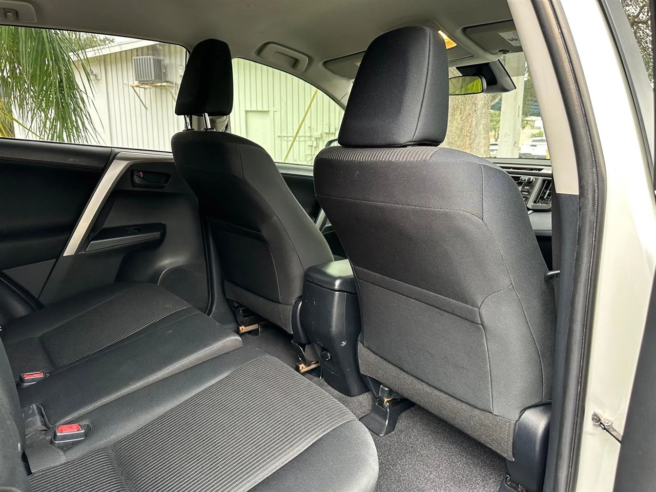 Toyota RAV4 LE FWD 2017