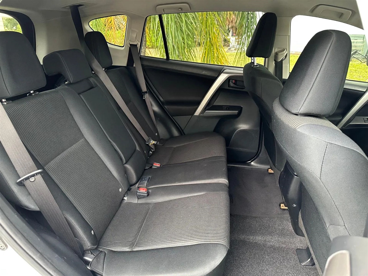 Toyota RAV4 LE FWD 2017