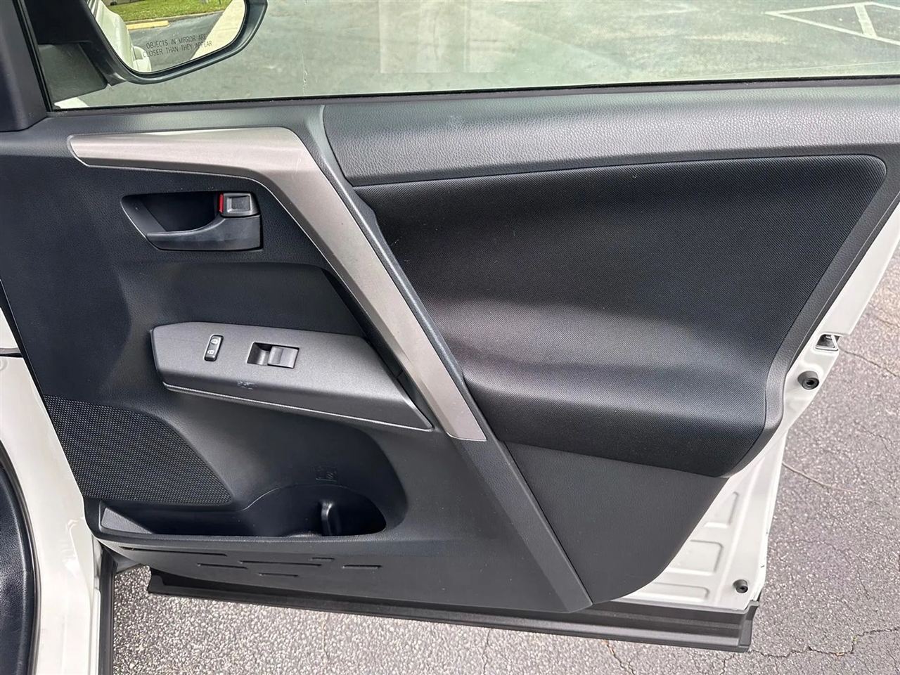 Toyota RAV4 LE FWD 2017