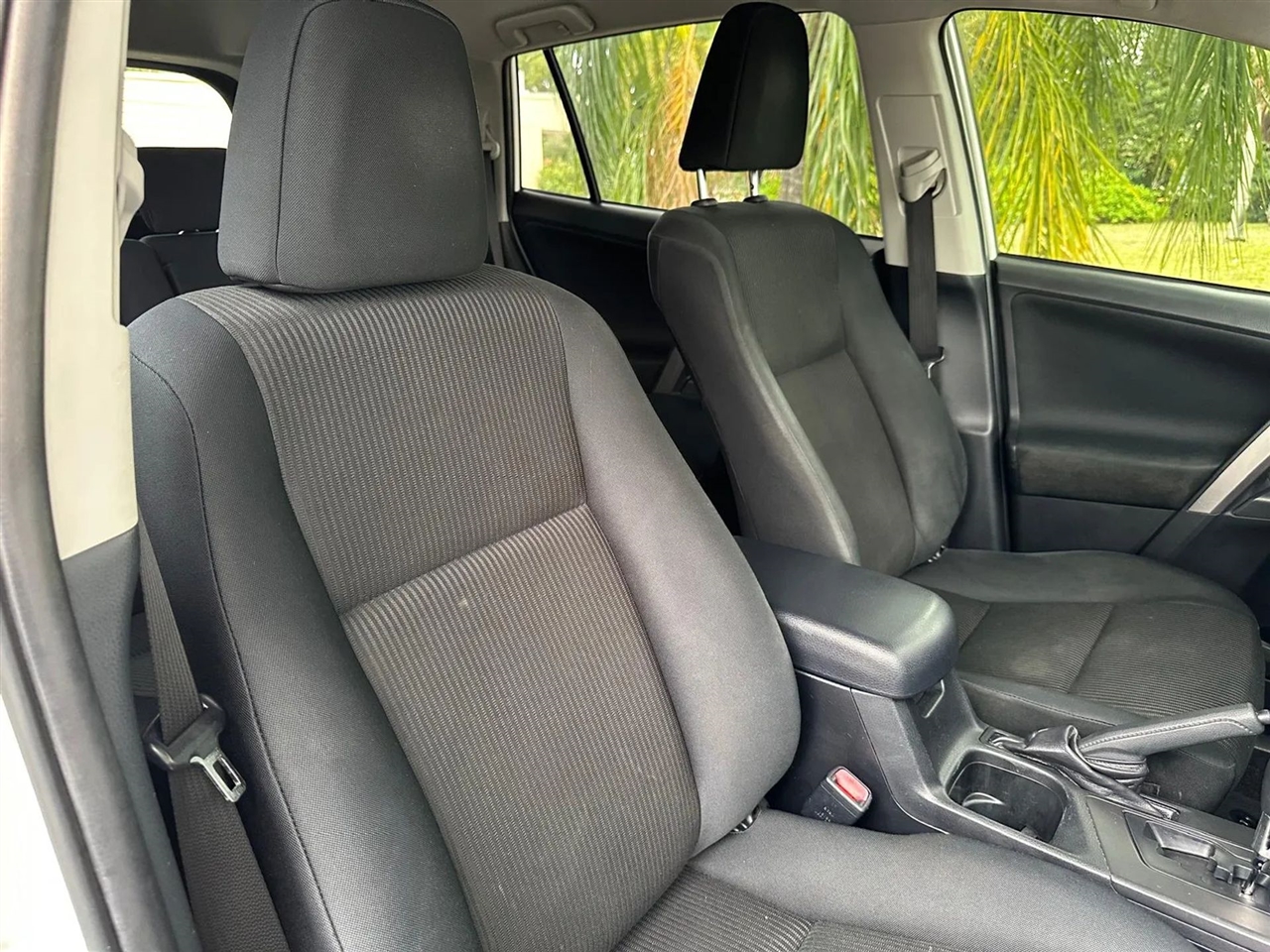 Toyota RAV4 LE FWD 2017