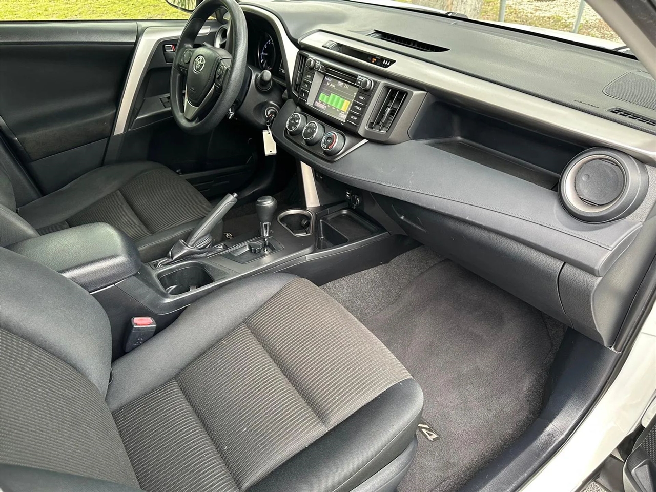 Toyota RAV4 LE FWD 2017