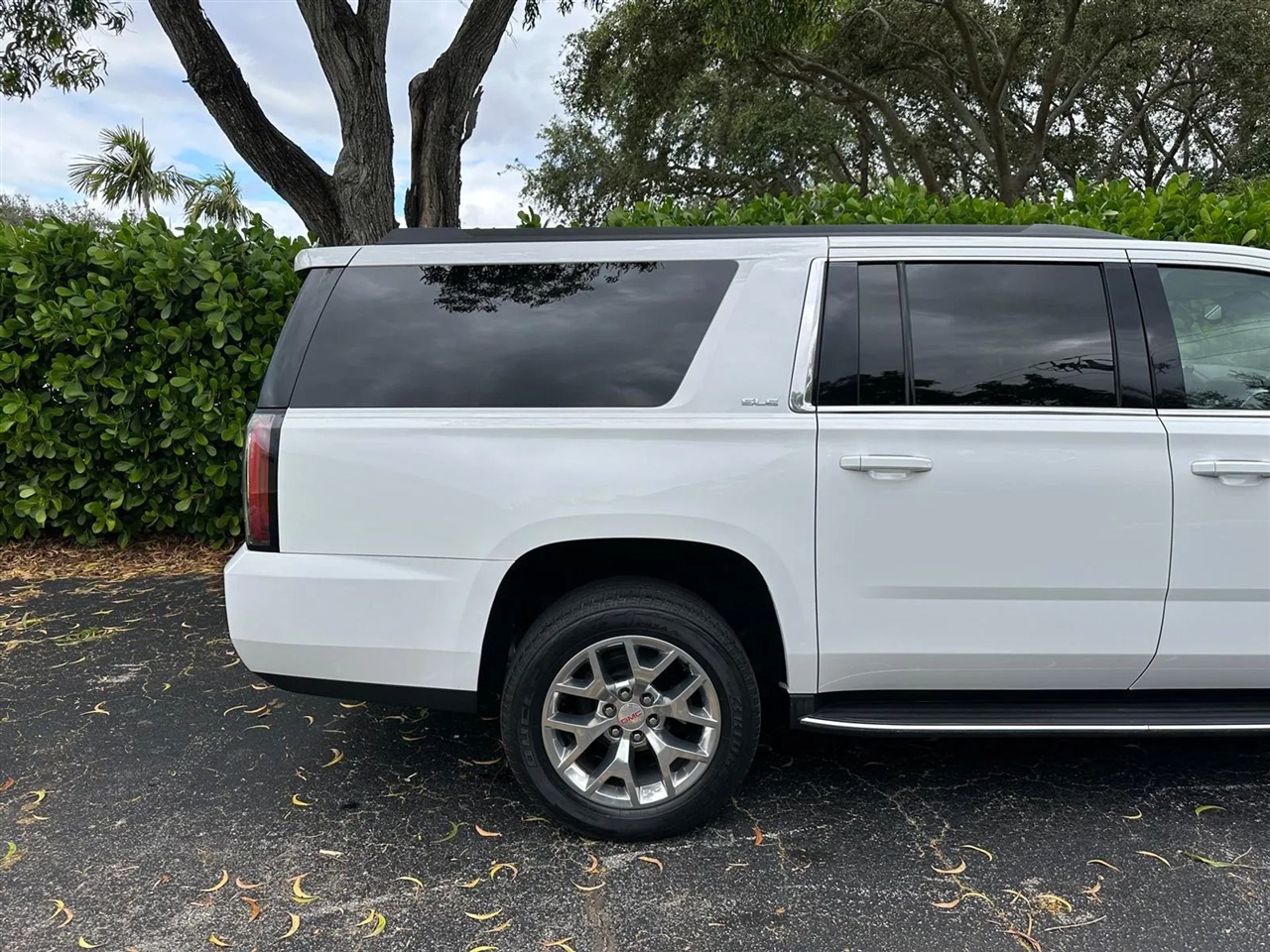 GMC Yukon XL SLE 2WD 2017