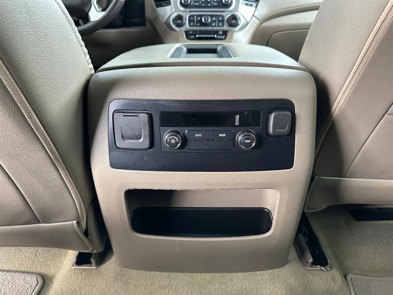 GMC Yukon XL SLE 2WD 2017