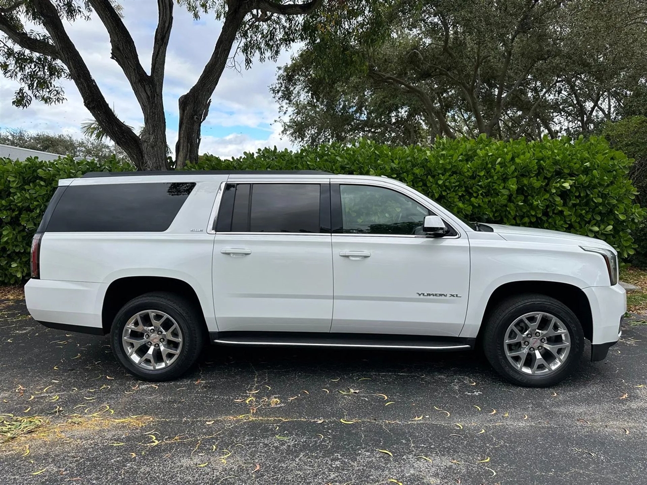 GMC Yukon XL SLE 2WD 2017