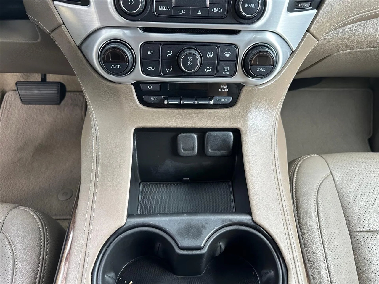 GMC Yukon XL SLE 2WD 2017