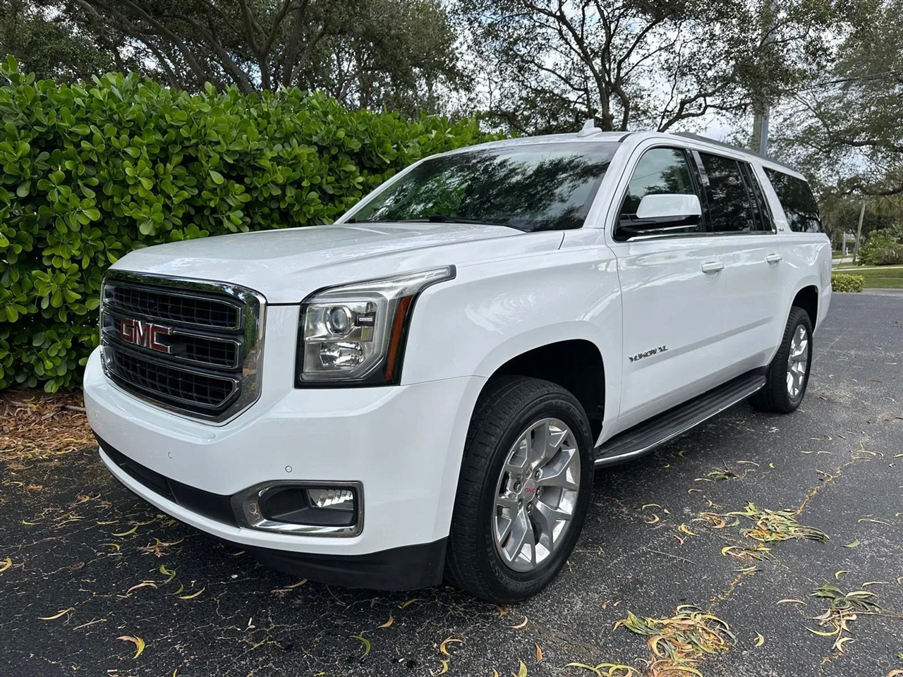 GMC Yukon XL SLE 2WD 2017