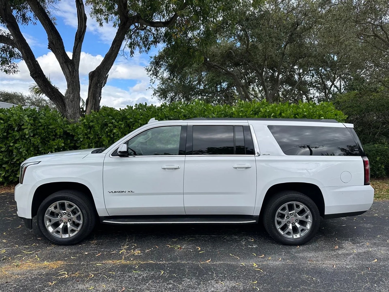 GMC Yukon XL SLE 2WD 2017