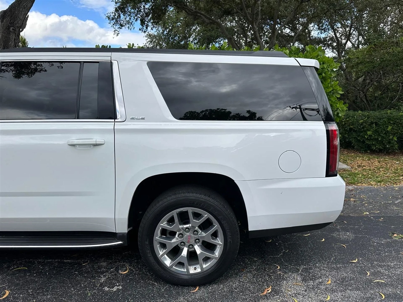 GMC Yukon XL SLE 2WD 2017
