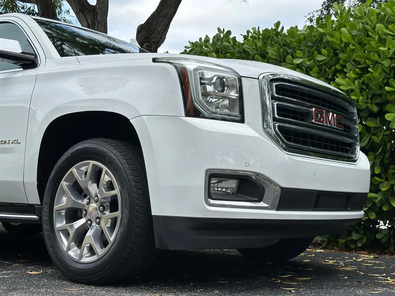 GMC Yukon XL SLE 2WD 2017