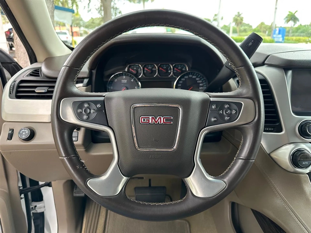 GMC Yukon XL SLE 2WD 2017
