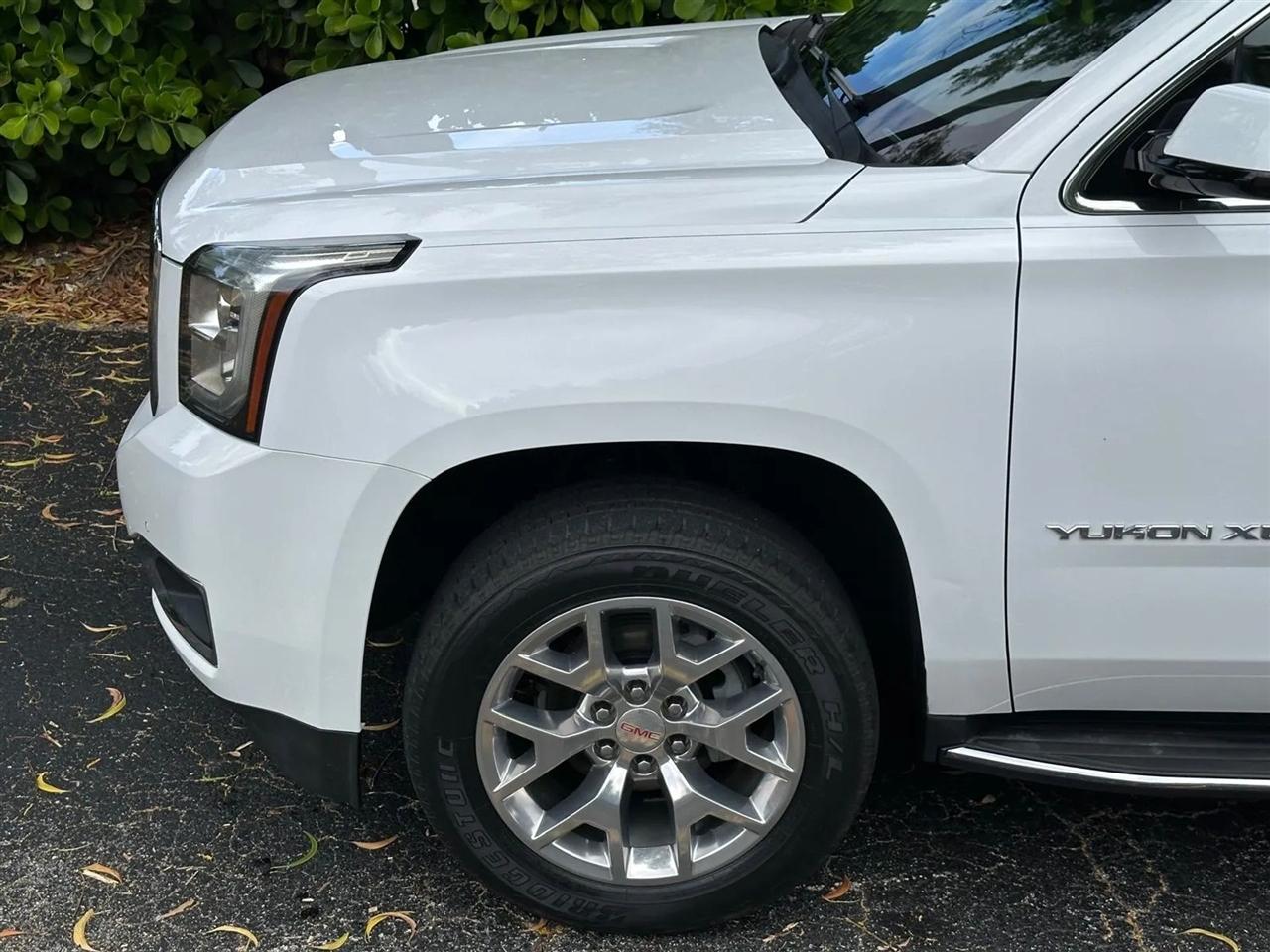 GMC Yukon XL SLE 2WD 2017
