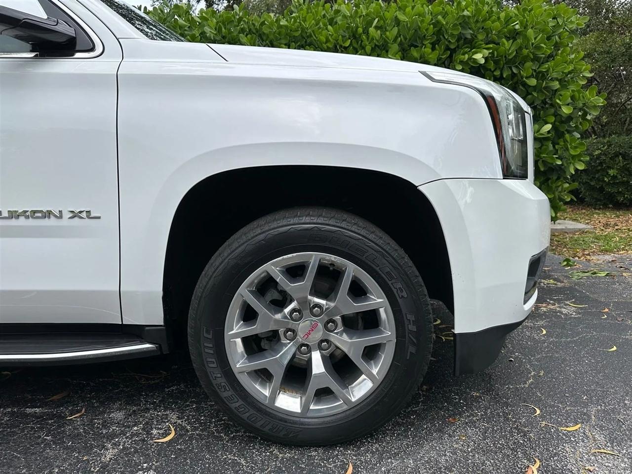 GMC Yukon XL SLE 2WD 2017